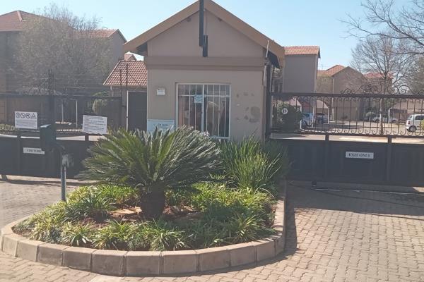 Spacious and neat.

This unit offers:
* 2 Bedrooms (BIC)
* 2 Bathrooms
* Open Plan lounge , dining room and kitchen.
The kitchen ...