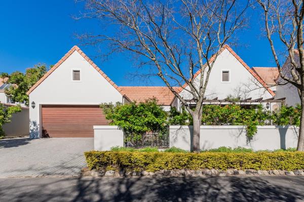 Exclusive sole mandate - Nestled in the heart of the Boschenmeer Golf Estate, a stunning property awaits its new owner, ready to offer a life of luxury and convenience. A haven of elegance and modern amenities is now for sale, and it ticks all the boxes for a dream home. ...