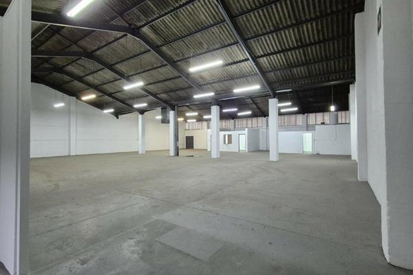 Unit 5 at 6 Mymoena Crescent offers a premier industrial space in Athlone Industria. ...