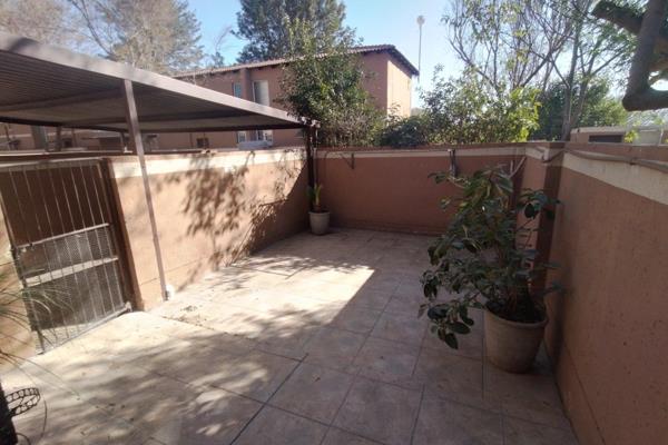 2 Bedroom Townhouse to rent in Vaalpark.

Both Bedrooms with BIC.
Spacious Living room and Open plan Kitchen.
1 Bathroom with ...