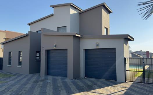 4 Bedroom House for sale in Zambezi Manor Lifestyle Estate