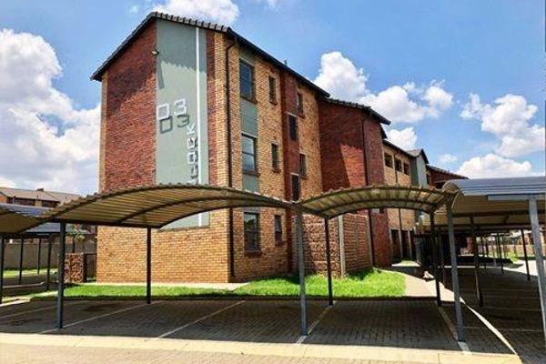 Located in Kibler Park, Johannesburg South, Route 82 Security Estate offers a luxurious lifestyle amidst nature. This 2-bedroom ...