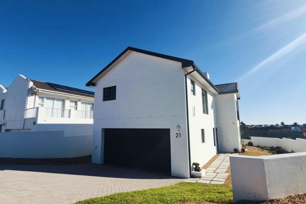 This perfectly priced, newly built double-storey 3 bedroom house for sale in the prestigious Shelley Point Golf Estate is situated on a ...