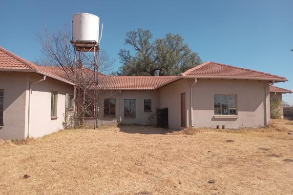 51 392sqm Land available close to UNISA Daveyton Campus.
Featuring a 4 bedroom, 2 bathroom old house with 2 living areas, kitchen ...