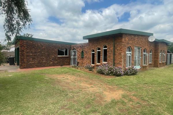 This 4-bedroom house is located right in the middle of Riamar Park, Bronkhorstspruit conveniently close to town and a range of schools ...