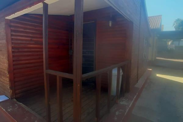 Fully furnished R6000 or unfurnished R4500 including water excluding electricity.

This cottage is well suited for a professional ...