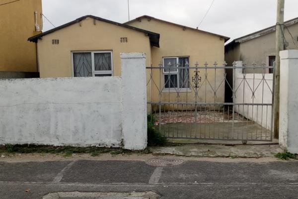 Discover this inviting 2-bedroom house nestled in the heart of Site B, P Section, Khayelitsha. This property offers a cozy and ...