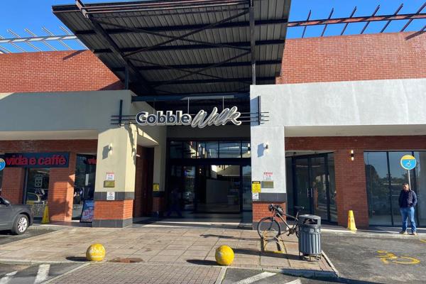 This commercial property, located in the Cobble Walk Shopping Centre in Sonstraal ...