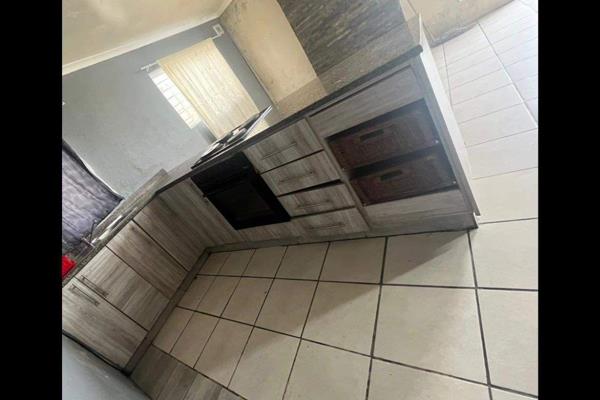 July Listing 

Bluff

R7500

Fynnland

3 Bedroom

Very Spacious Unit 

Washing machine included 

Prepaid Utilities 

Secure parking ...