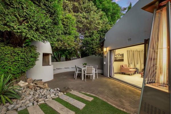 Nestled in the heart of Randpark Ridge, this elegant property epitomizes a harmonious blend of luxury, comfort, and modern ...