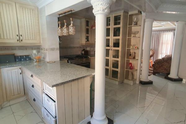 UNBEATABLE CHARM AND CHARATER

Immaculate 3-bedroom house for sale!  

This ...