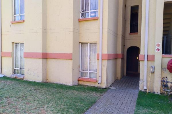 2 Bedroom ground floor unit in the South of Johannesburg in Ormondeview Estate. 

Access Controlled Security

Situated close to ...