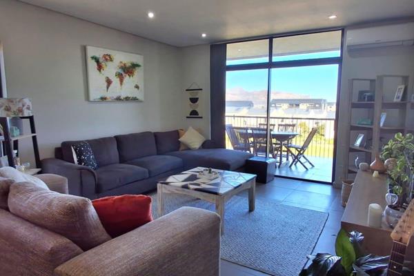 This modern apartment, located on the 3rd floor (corner unit) of Brookdale in Somerset Lakes Lifestyle Estate, boasts stunning mountain ...