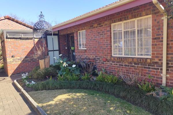 Modern, spacious townhouse for sale in a very safe and secure Retirement Village in Newcastle, KZN. 

This property offers a large ...