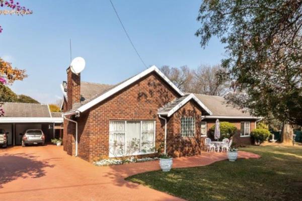 Neat as a pin is this spacious home nestled in the boomed area of Bryanston Ext 3

This ...