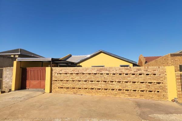 The beautiful home in the Eye of Soweto consists of three spacious bedrooms, one of which has an ensuite bathroom and shower. The two ...