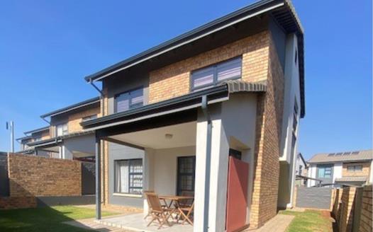 3 Bedroom Apartment / Flat for sale in Rooihuiskraal North