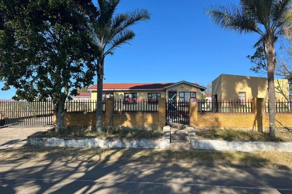 Sizwe Mlungwana Properties is excited to bring this 3 bedroom house to the market.

The house consist of 3 spacious bedrooms (main ...