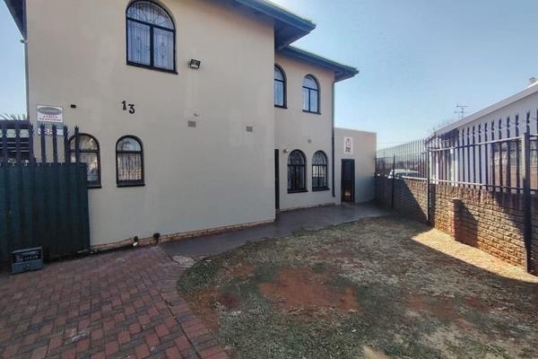 Welcome to this beautiful, spacious house that ticks all the boxes with security and ...