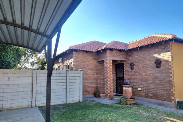 Beautiful open plan lounge, dining and kitchen fitted with cherrywood cupboards...
3 Bedrooms with a bathroom and separate ...