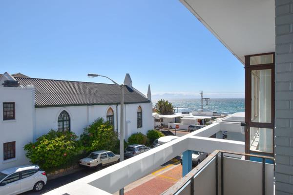 This amazing light and sun-filled apartment, in the heart of Kalk Bay, is a short stroll ...