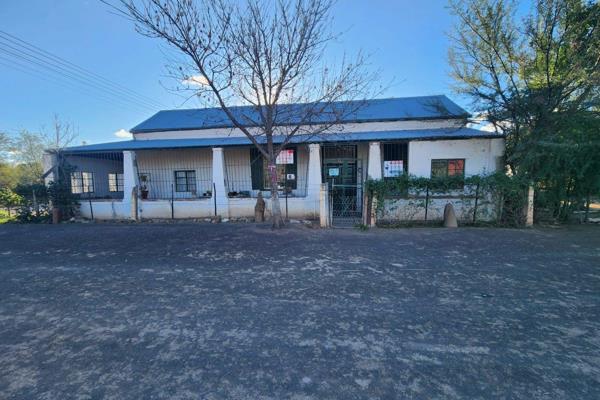 Discover the potential of this four-bedroom fixer-upper, located in the serene and breathtaking Karoo. This spacious property is ...