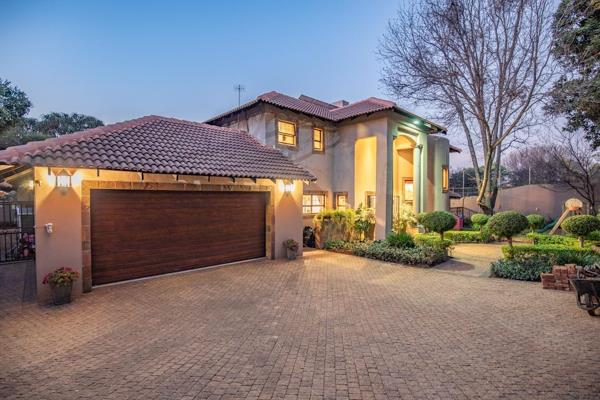 Elegant Property in Waterkloof
This exquisite panhandle home in the established suburb of Waterkloof is a blend of luxury, comfort, and ...