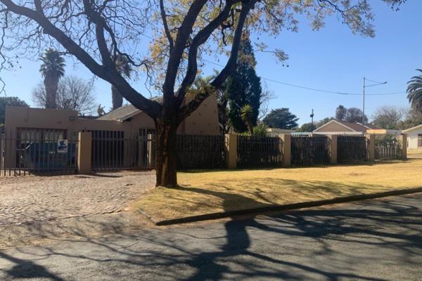 Beautifully renovated 3 bedroom house in KRUERSDORP welcome to this stunning home in kruersdorp where modern elegance meets serene ...