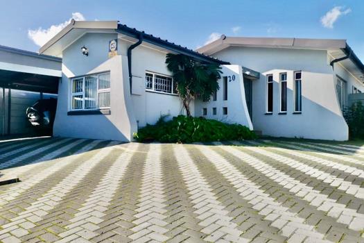 4 Bedroom House for sale in Glenlilly