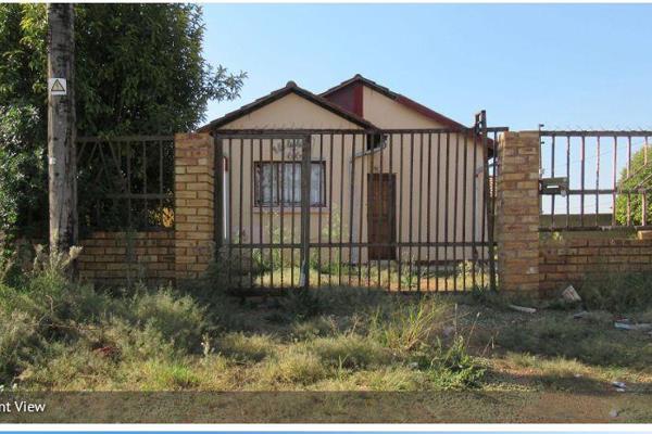 Neat house for sale at Protea Glen 
2 Bedrooms
1 Bathrooms
1 Living Rooms
1 ...