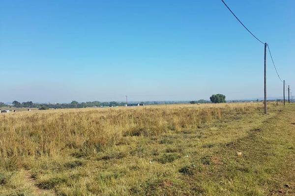 2.14 ha Agricultural Holding in Sherman Park AH, Meyerton.

This lovely property comes with a unequipped borehole.

It is ideal for ...