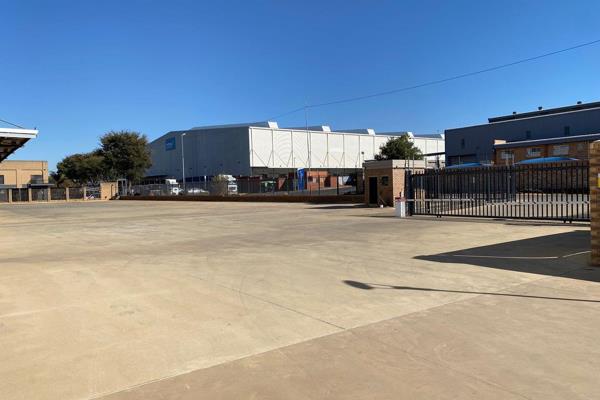 Excellent location warehouse with minimal office space and easy access to N12 and R21. ...