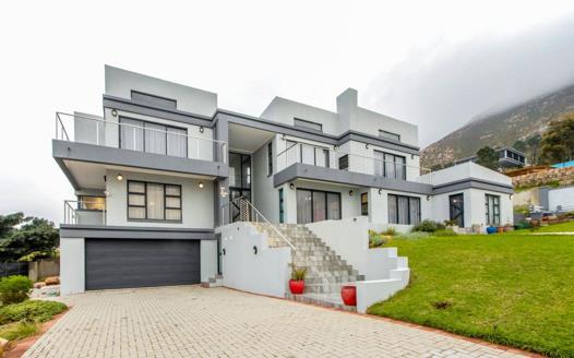 5 Bedroom House for sale in Gordon Heights