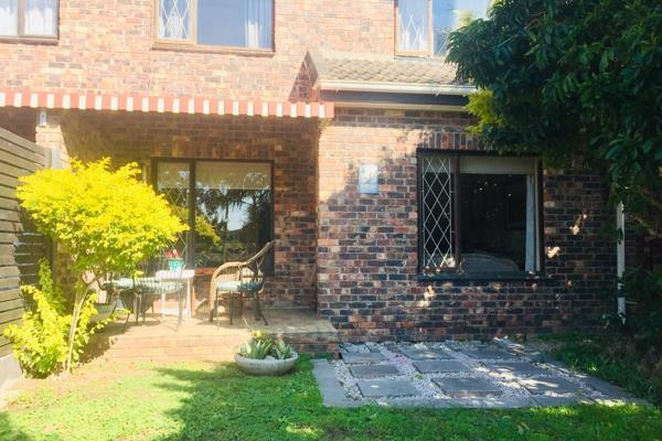 Make your dreams come true!  Make an offer today! - R1 285 000
Welcome to your new home in the sought-after Villa Glen community in Fernglen, Port Elizabeth. This charming 151 sqm face brick duplex offers comfort and convenience ...