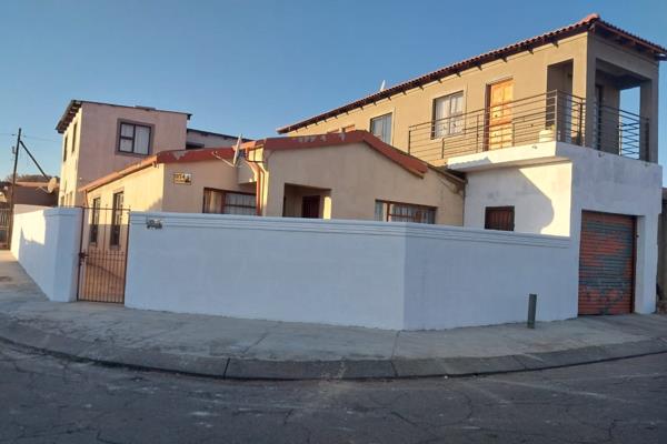 Investment propert for sale in Klipspruit. 2 Bedroom house with a fitted kitchen, fitted lounge, dining room and a bathroom. It has 8 ...