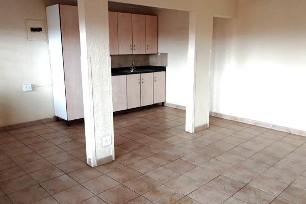 Welcome to this charming 2 bedroom flat (shareblock) in the heart of Lenasia! This conveniently located property is just a short stroll ...