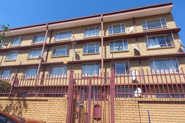 This fabulous apartment, located in a quiet block with no load-shedding in the area, offers a comfortable and convenient living space. ...