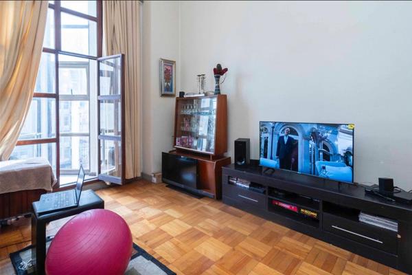 Situated in the historic art deco building..
* Double volume apartment creating feeling of space &amp; air
* Loft apartment with ...