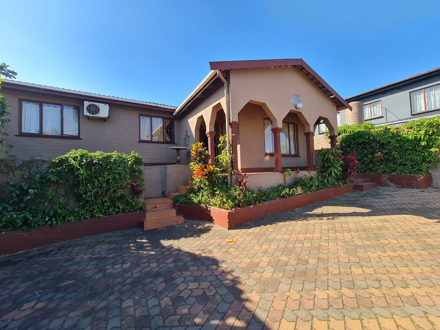 3 Bedroom House for sale in Newlands West P24114724527