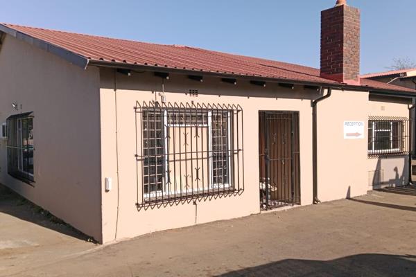 This commercial property is situated close to the Kempton Park CBD, perfect for a courier business like TAKEALOT, with the Arwyp ...