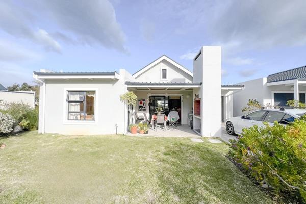 Charming Townhouse for Rent in Plett Manor Retirement Village

Available March 2025 - September 2025 (6-month lease)

Nestled in a ...