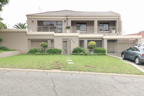 This ultra modern 6 bedroom house is situated in a quite and upmarket suburb of Meredale in the south of Johannesburg. This classy and ...