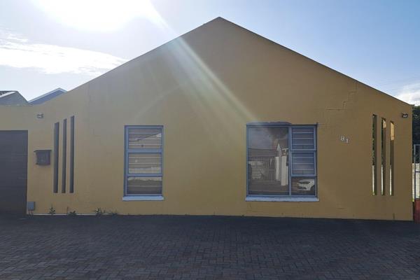 This comfy house is situated within close proximity of Zevenwacht Mall and main access routes (R300, N1 and Stellenbosch and Strand ...