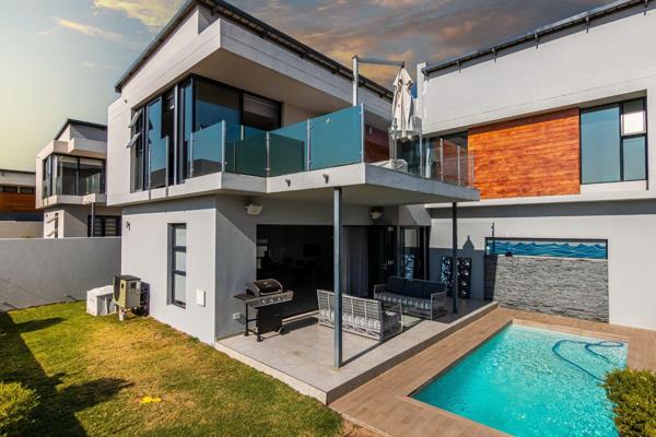 Secure modern upmarket complex at its best in the Heart of Bryanston. 

Right next ...