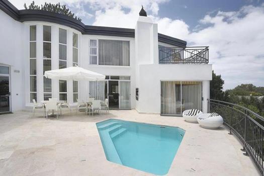 6 Bedroom House for sale in Hermanus Heights