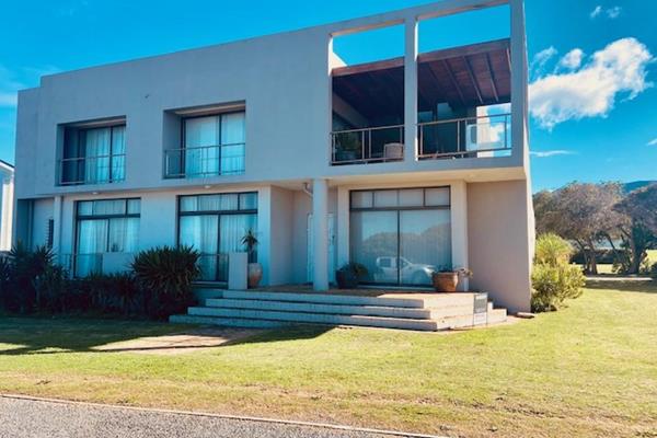 This property boasts uninterrupted views of the Ocean, providing a sense of tranquility and serenity. Situated in a prime location ...