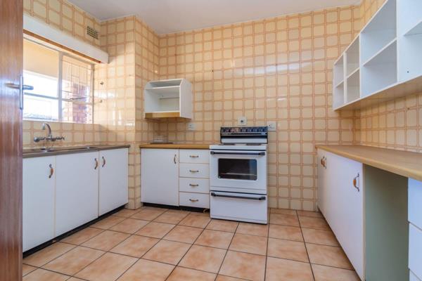 This unit has well maintained huge kitchen with washing machine connections., This kitchen allows you to renovate to your own style. A ...