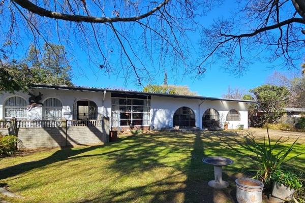 This house is located in a popular area of Sasolburg and priced to go.

The house has the following features:

Spacious Lounge ...