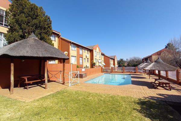 This large ground floor unit is situated in Terrace Hill II, Weltevreden Park, close to the Hillfox Shopping Centre and Palm Court ...