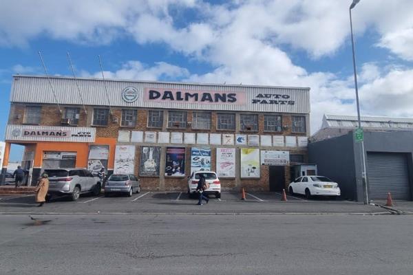 This 587m&#178; auto retail centre on 11th Avenue, Mitchells Plain, is ideally ...